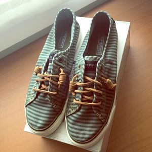 8.5 women’s Sperrys